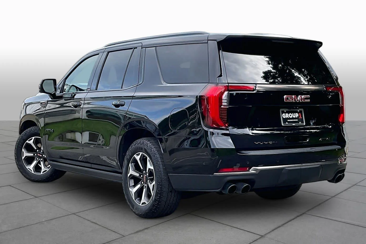Used 2025 Onyx Black GMC AT4 Ultimate image 11
