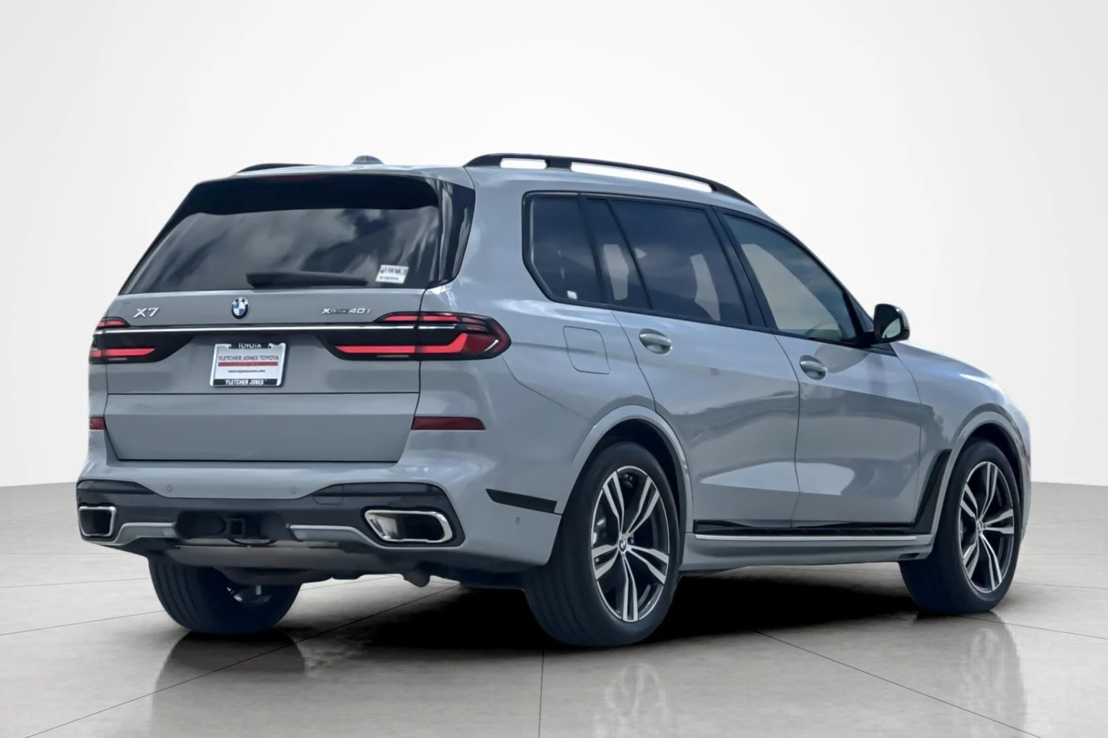 Used 2023 GREY METALLIC BMW xDrive40i MSport image 5