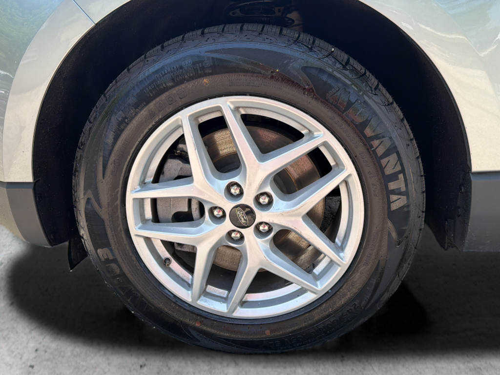 Used 2024 Silver Ford SEL image 33