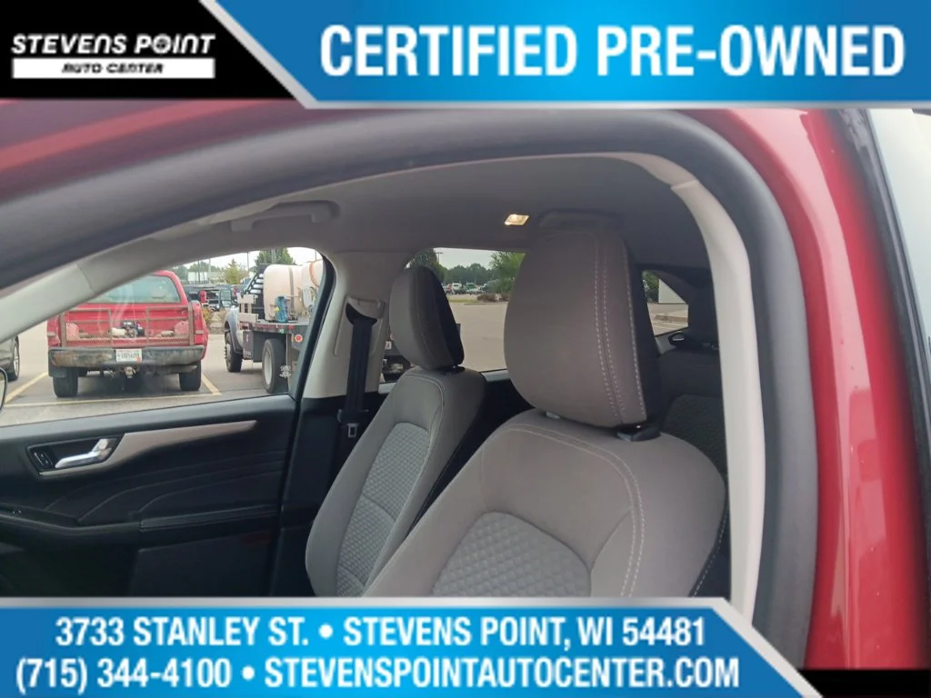 Used 2021 Rapid Red Metallic Tinted Clearcoat Ford SE image 32