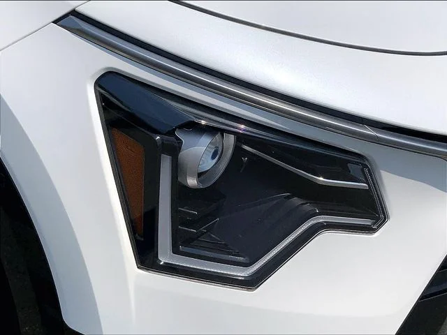 Used 2023 White Kia SX image 10