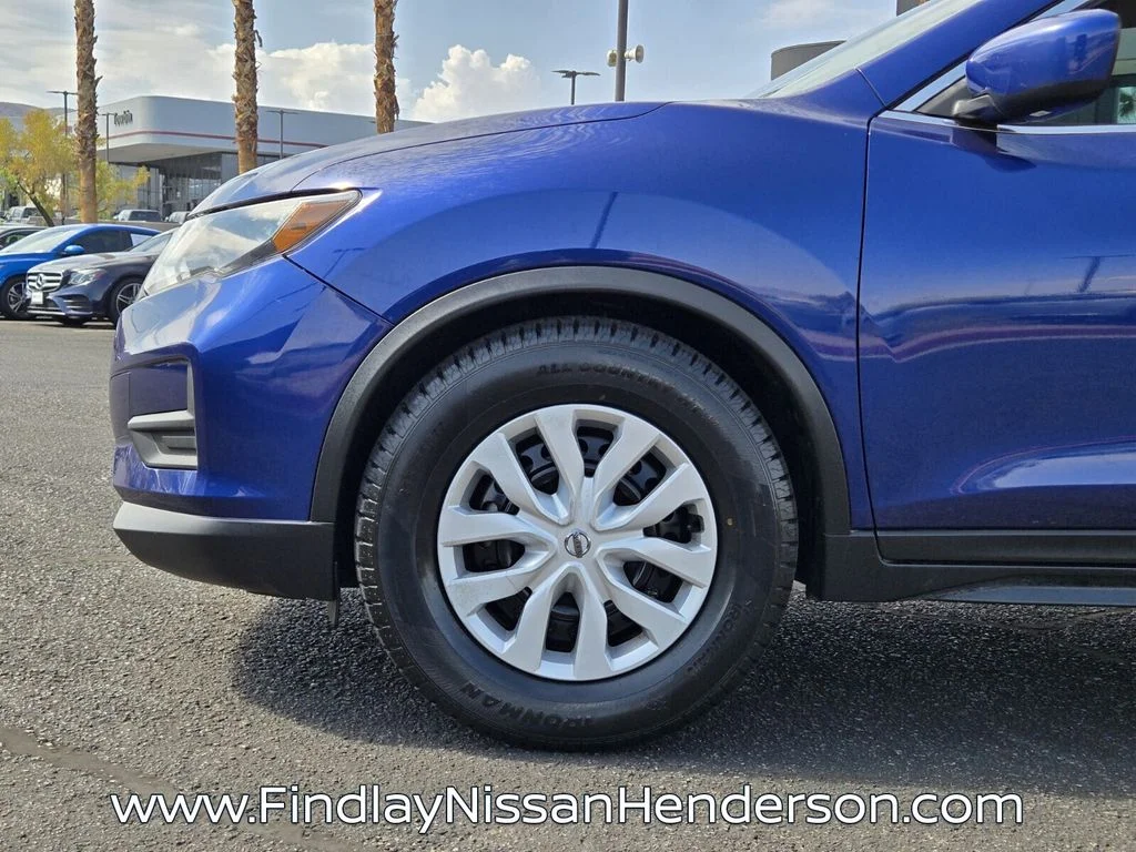 Used 2019 Blue Nissan S image 9