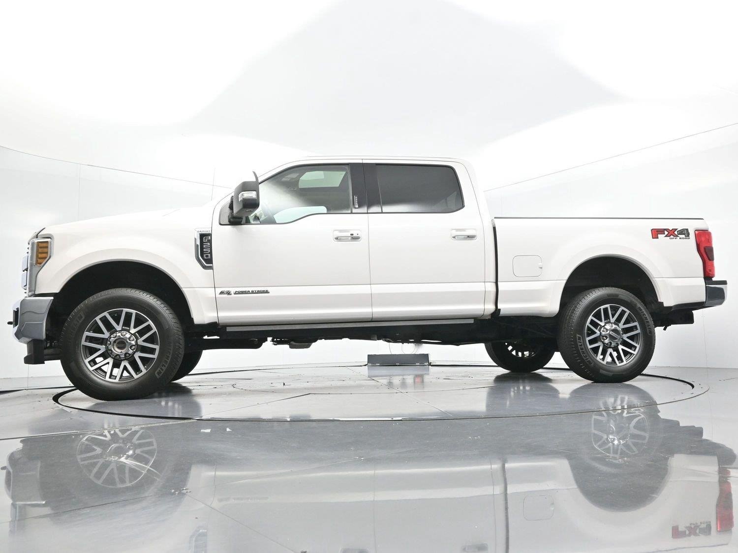 Used 2019 White Platinum Metallic Tri-Coat Ford Lariat image 48