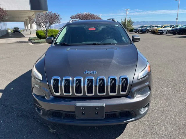 Used 2015 Granite Crystal Metallic Clearcoat Jeep Latitude image 3