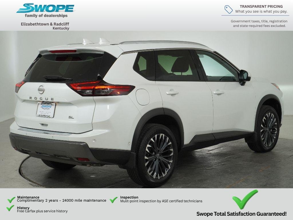 Used 2025 Everest White Pearl Nissan SL image 4