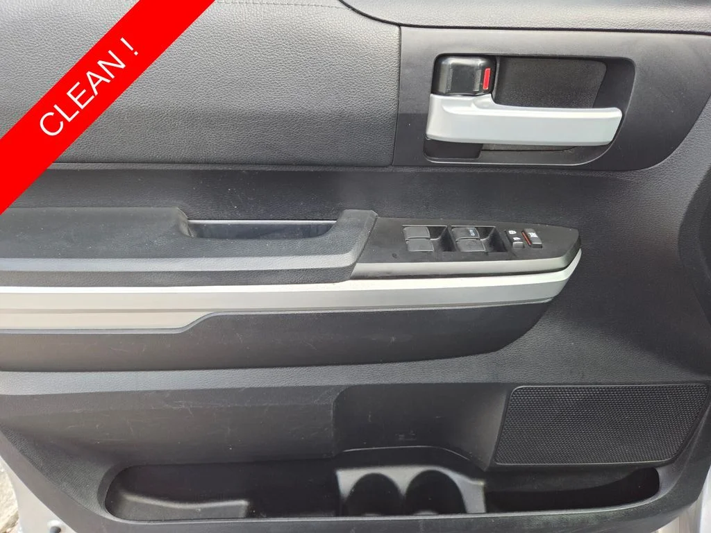 Used 2016 Silver Toyota SR5 image 26