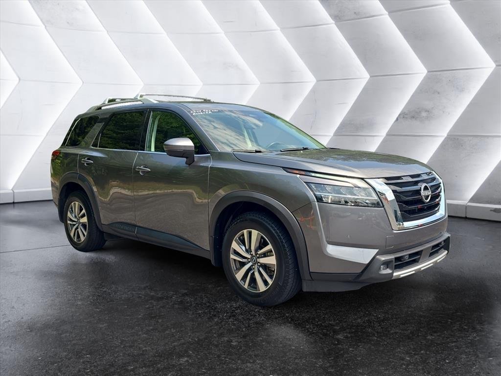 Used 2022 Gray Nissan SL image 7