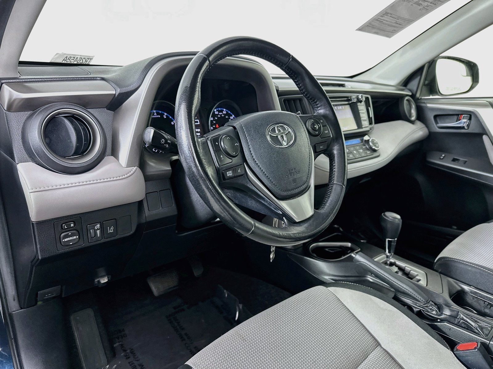 Used 2018 Galactic Aqua Mica Toyota XLE image 9