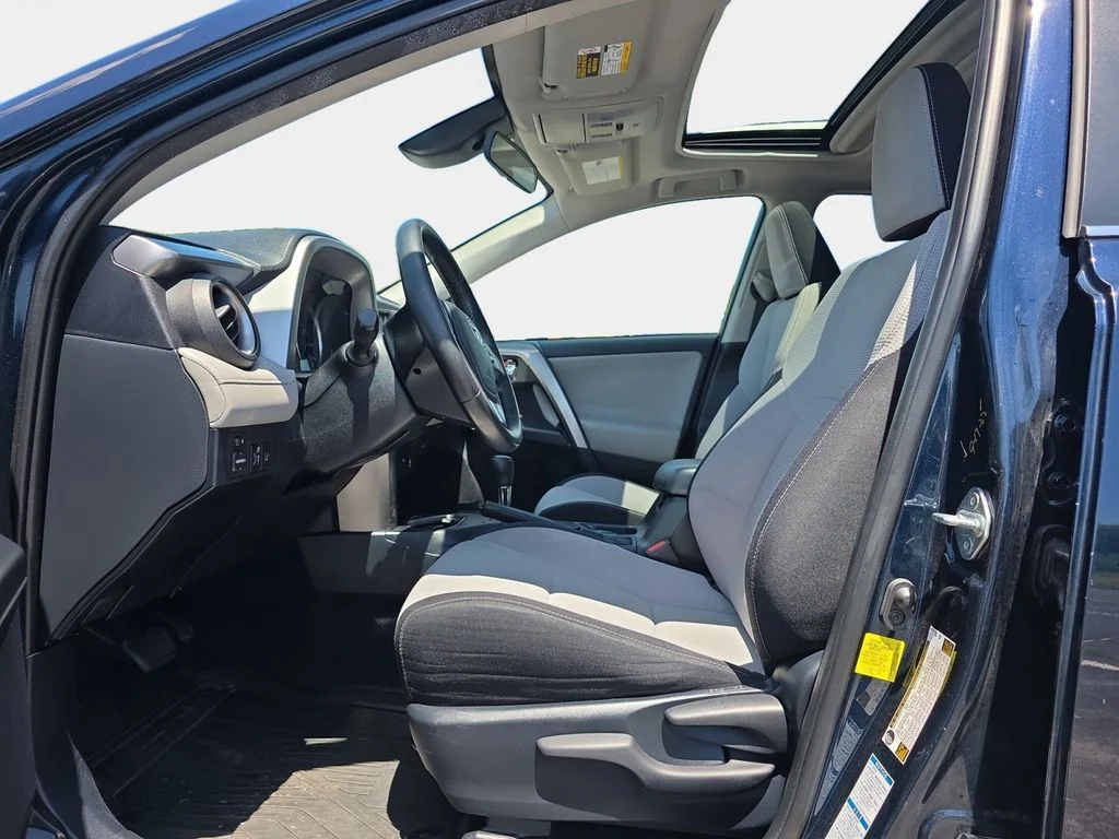 Used 2018 Galactic Aqua Mica Toyota XLE image 12