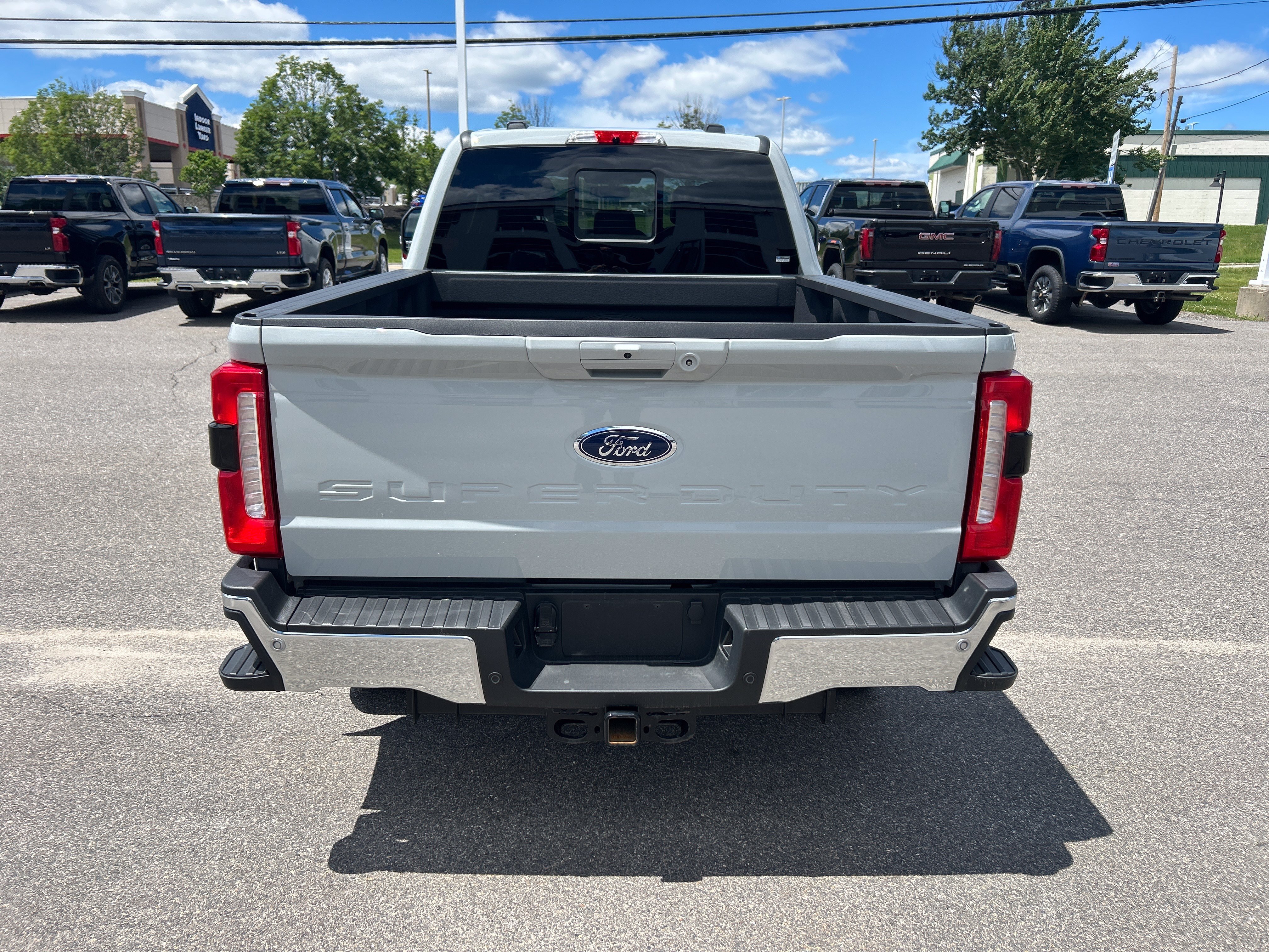Used 2025 Avalanche Ford LARIAT image 4