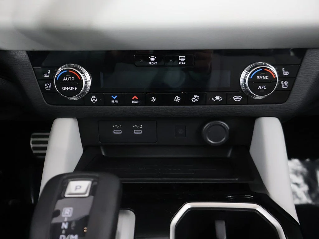 2025 Mitsubishi Outlander SEL Platinum Edition - Photo 54