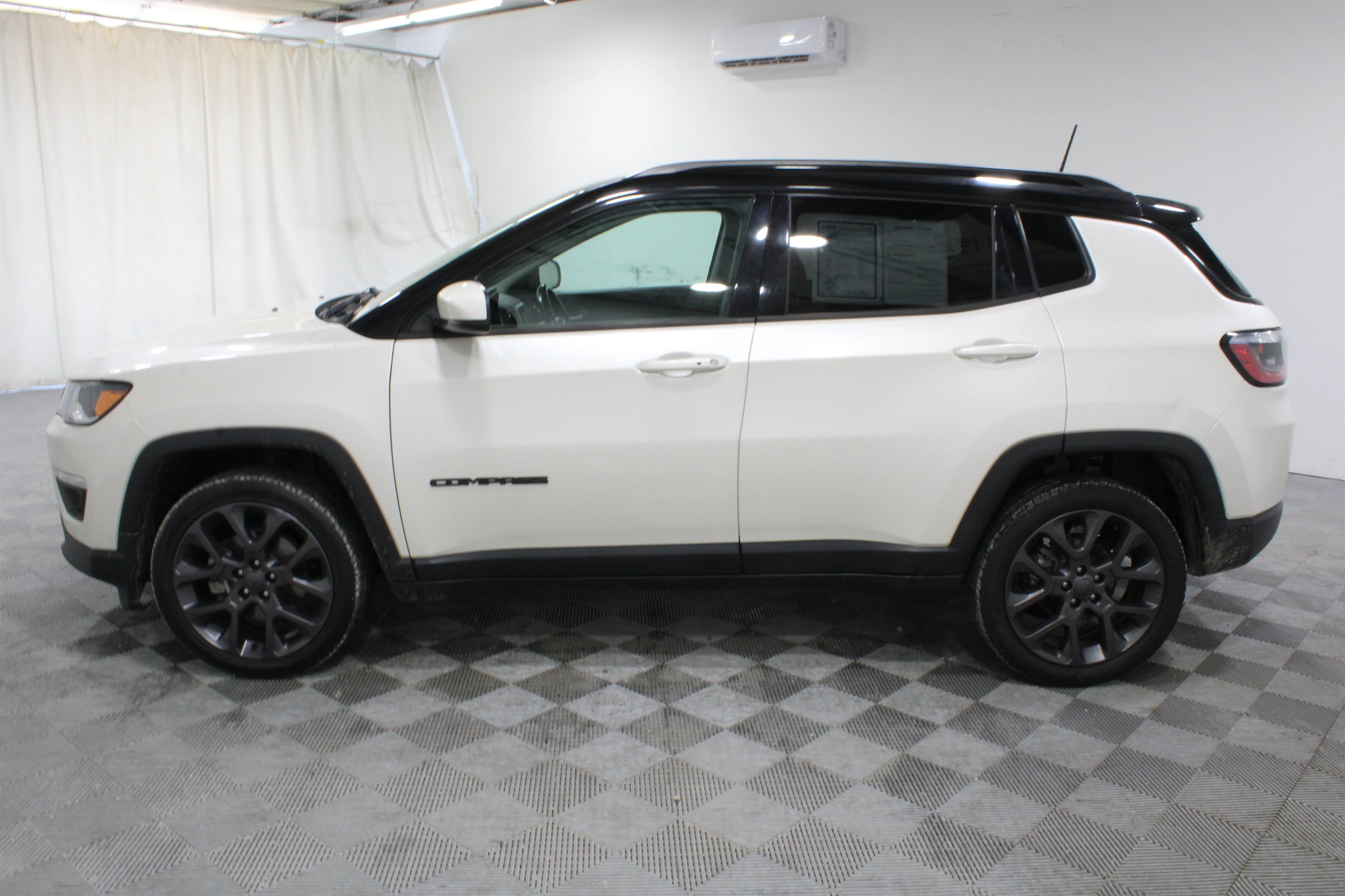 Used 2019 Pearl White Tri-Coat Jeep High Altitude image 31