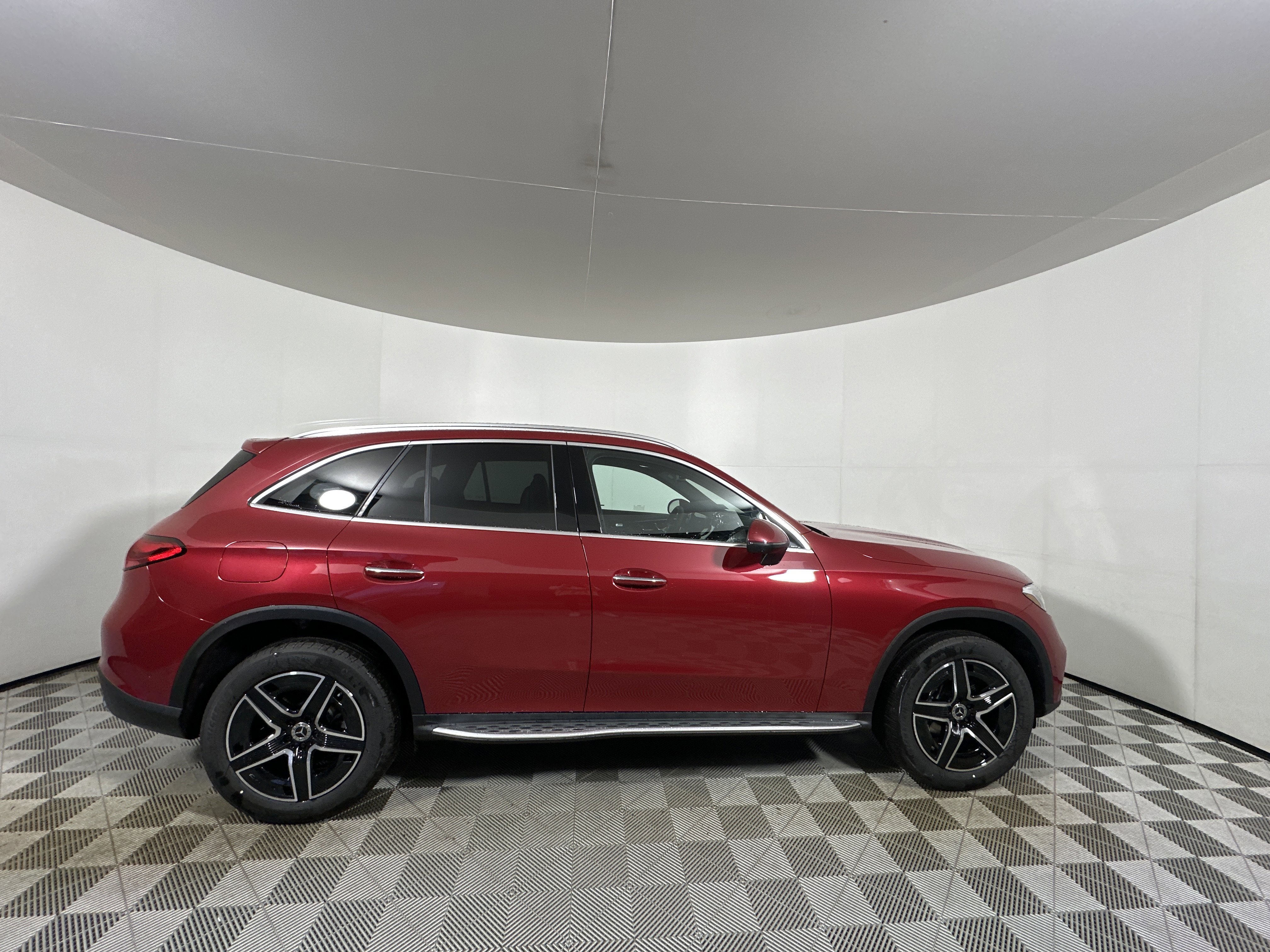 New 2026 MANUFAKTUR Patagonia Red Metallic Mercedes-Benz GLC 300 image 34
