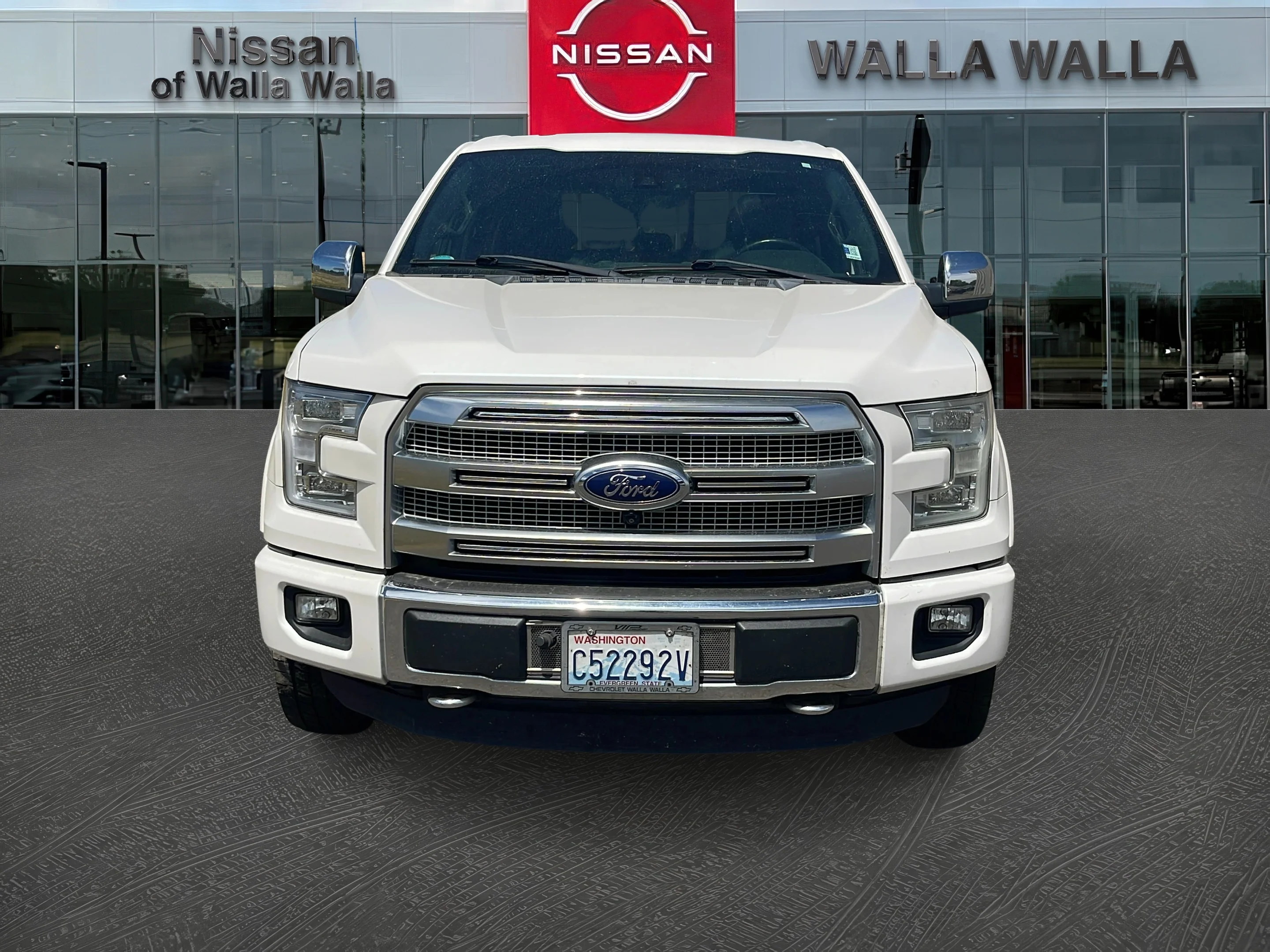 Used 2015 White Platinum Metallic Tri-Coat Ford Platinum image 2