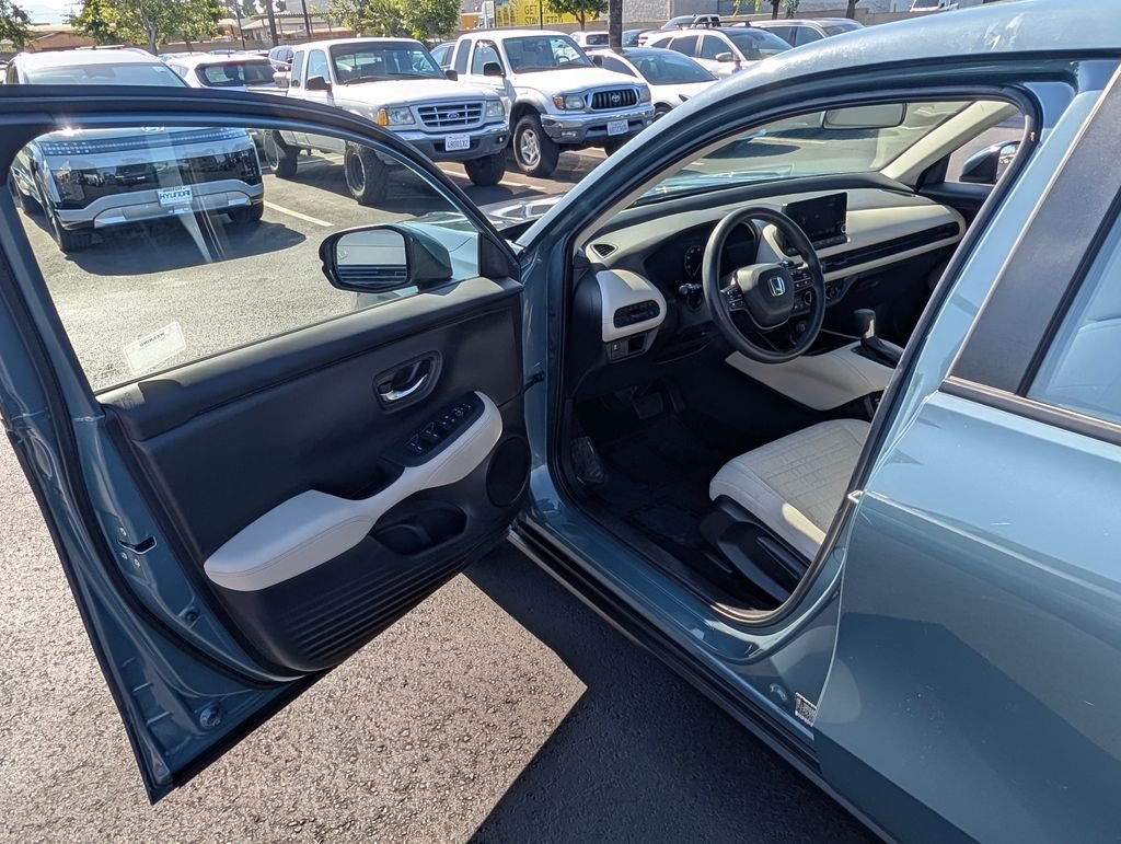 Used 2024  Honda LX image 32