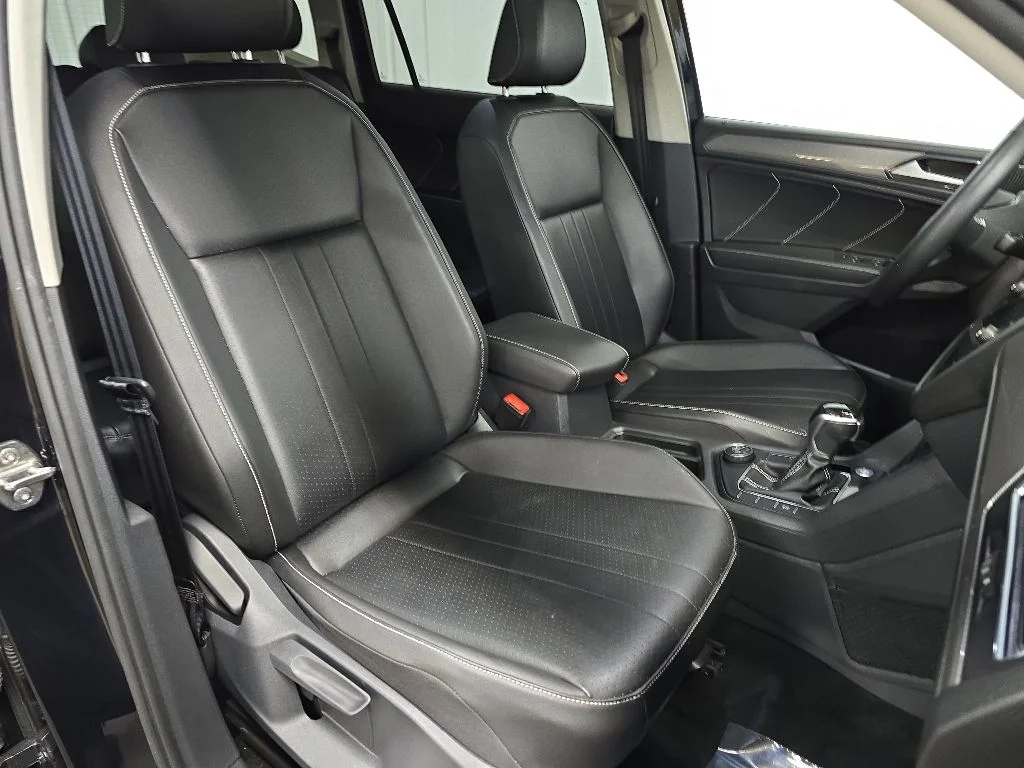 Used 2022 Black Volkswagen 2.0T SE image 15