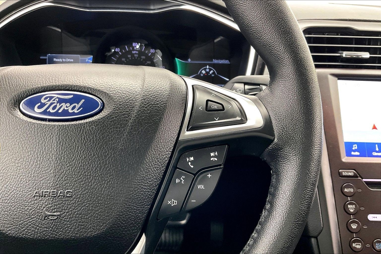 Used 2020 White Platinum Metallic Tri-Coat Ford Titanium image 21