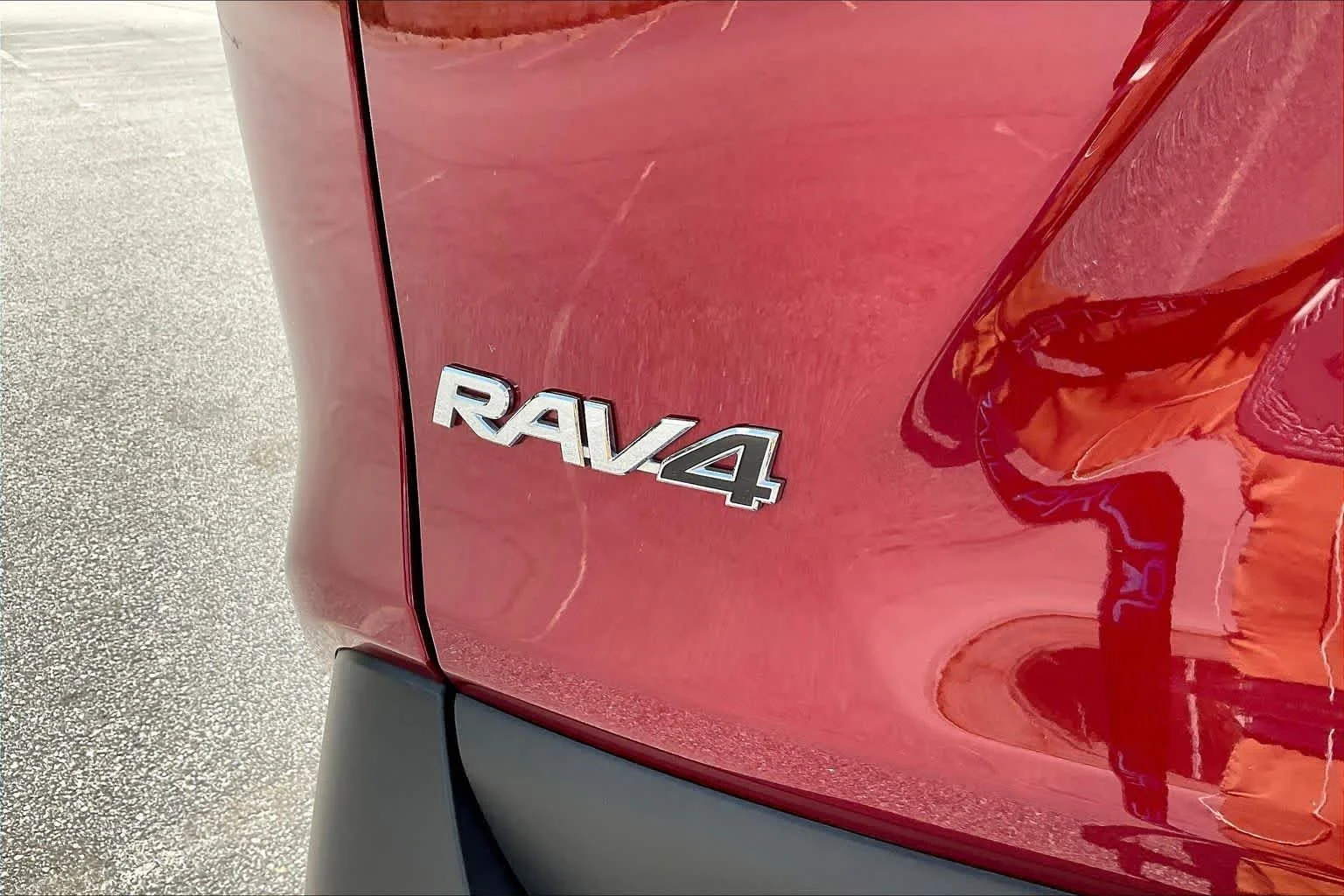 Used 2024 Ruby Flare Pearl Toyota XLE image 31