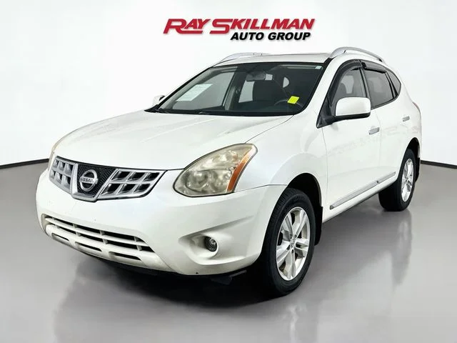 Used 2013 White Nissan SV image 3