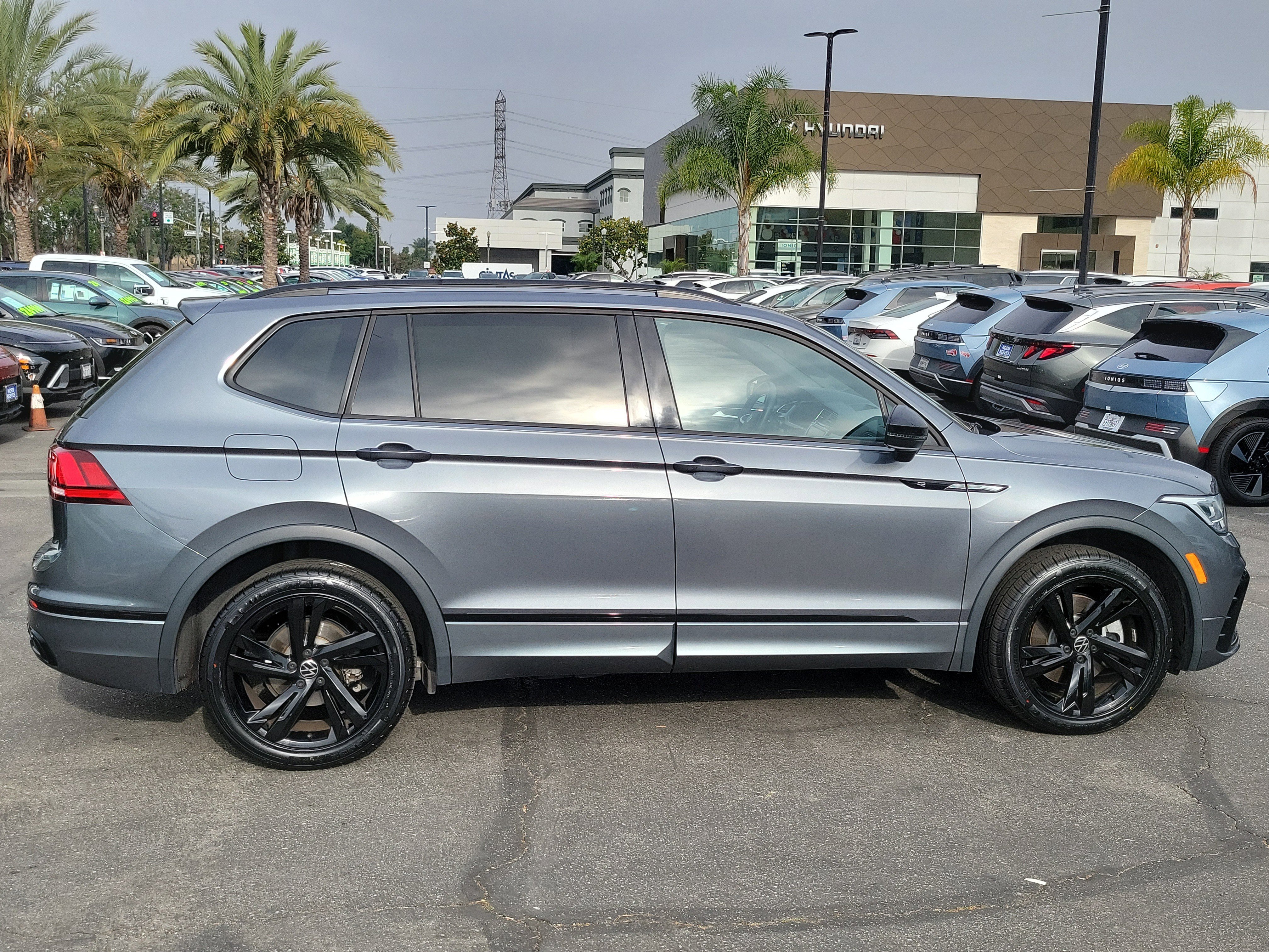 2023 Volkswagen Tiguan SE R-LINE BLACK - Photo 6