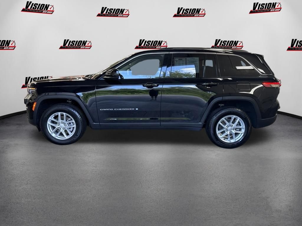 Used 2023 Black Jeep Laredo image 8