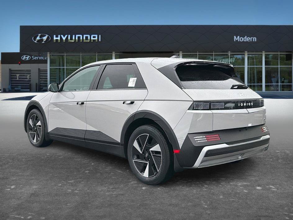 New 2026 Cyber Gray Hyundai SEL image 4