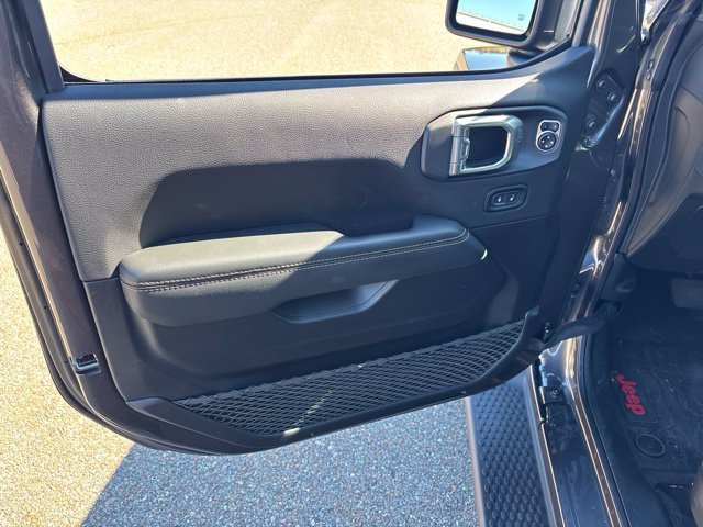 Used 2026 Granite Crystal Metallic Clearcoat Jeep Sahara image 14