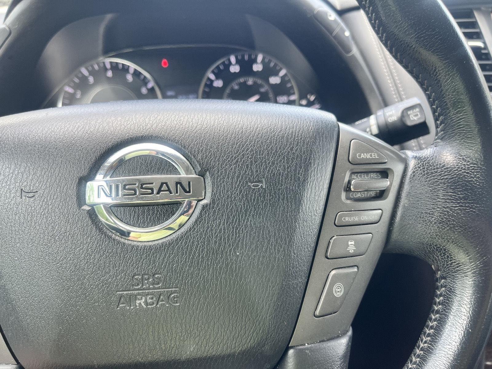 Used 2019 Super Black Nissan SL image 28