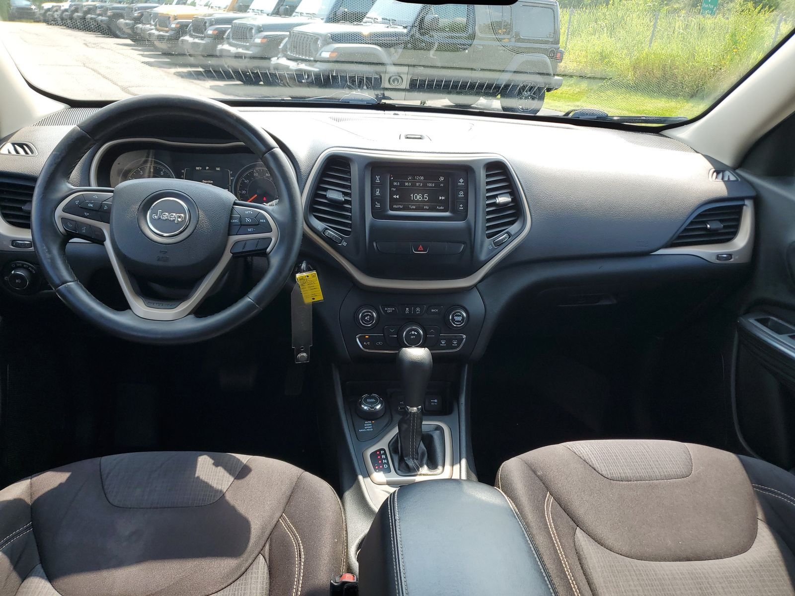 Used 2015 Silver Jeep Latitude image 5