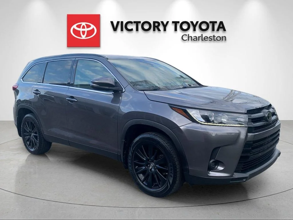 Used 2019 Gray Toyota SE image 5