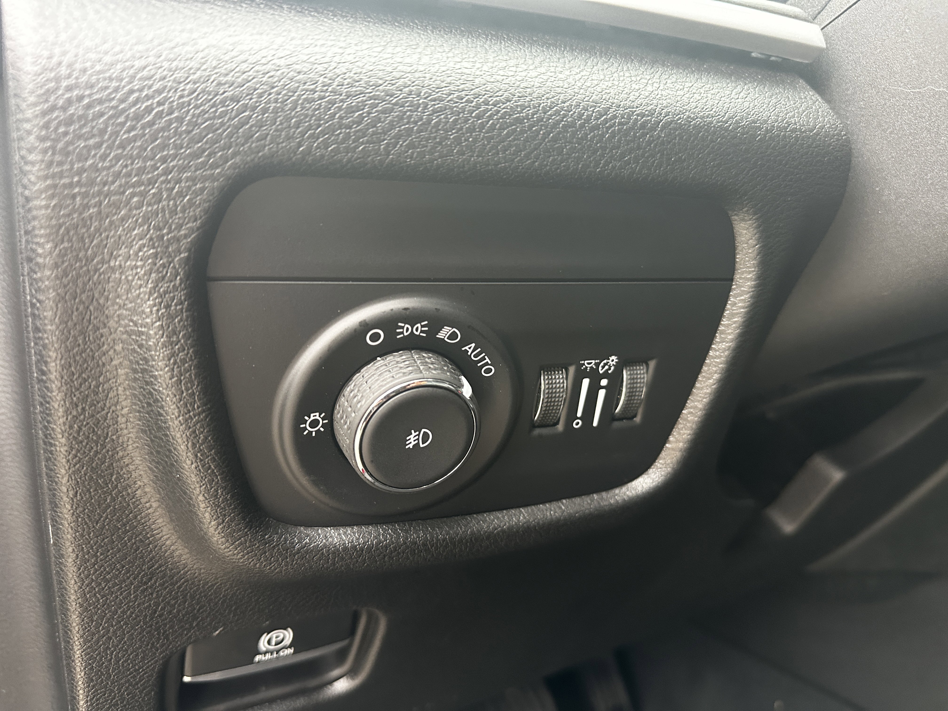 Used 2023 Velvet Red Pearlcoat Jeep Limited image 20