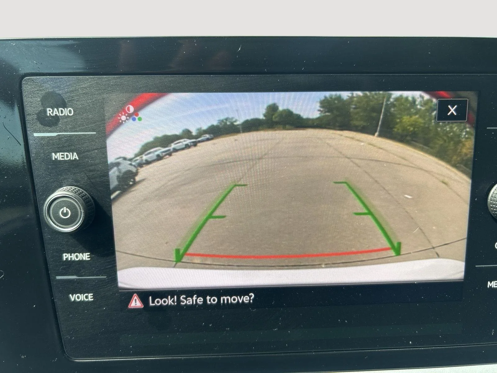 Certified Used 2025 WHITE Volkswagen SE image 18
