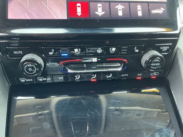 Used 2022 White Jeep 4xe image 17