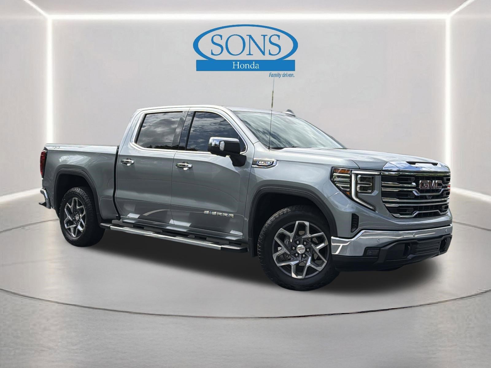 2025 GMC Sierra 4WD Crew Cab Standard Box SLT's photo