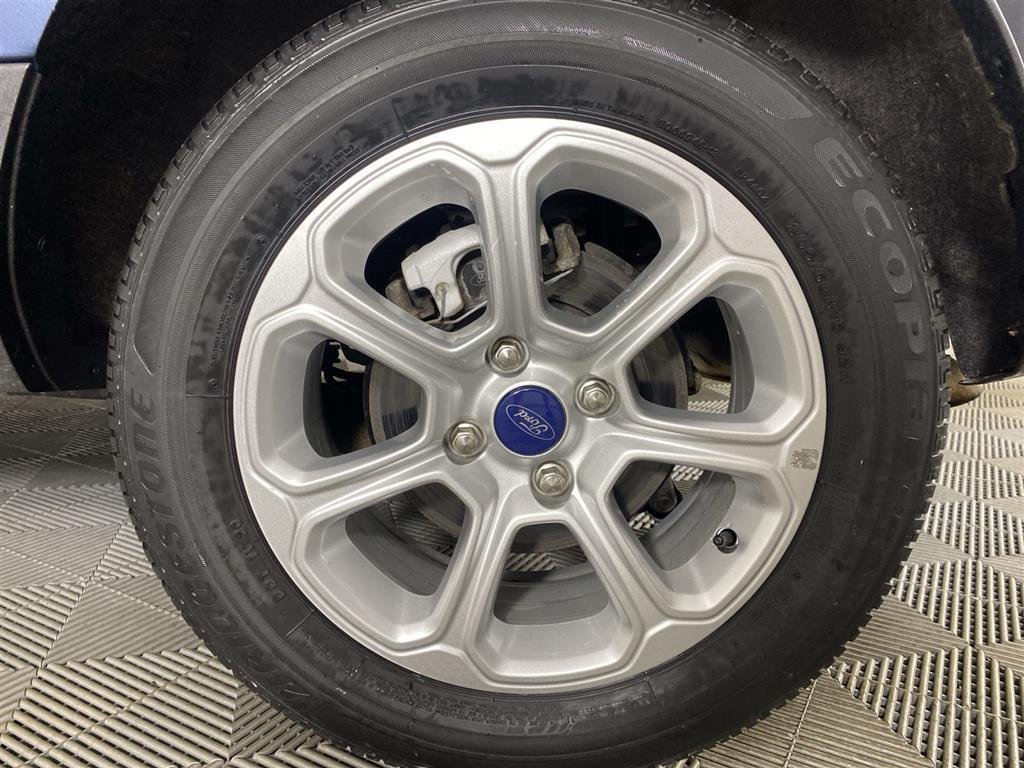 Used 2022 Blue Ford SE image 12