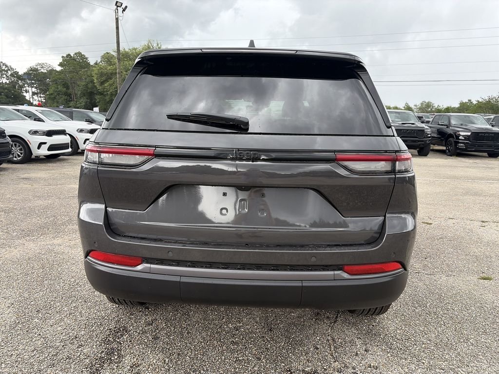 New 2026 Baltic Gray Metallic Clear-Coat Exterior Paint Jeep Altitude image 5