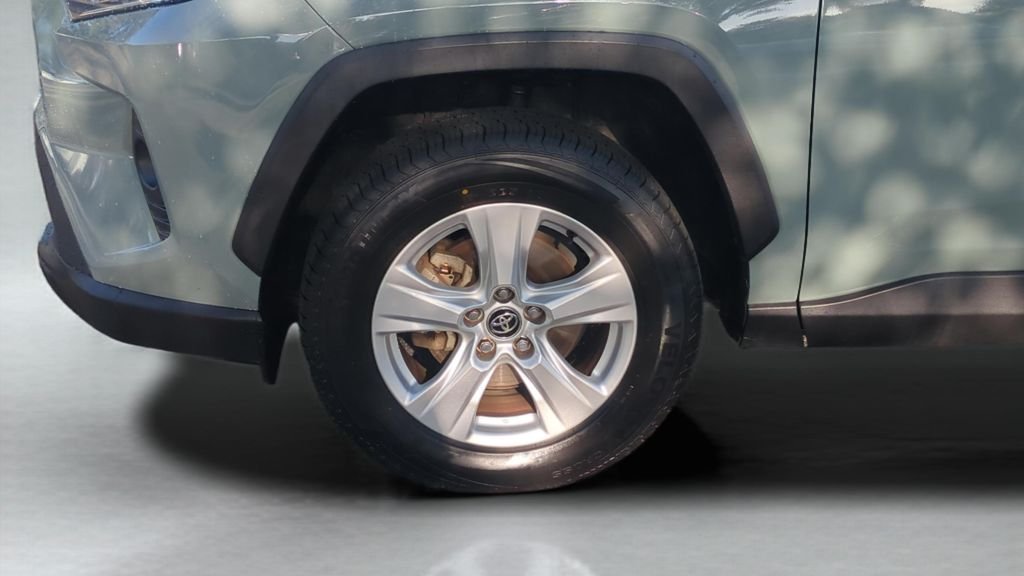 Used 2020  Toyota XLE image 26