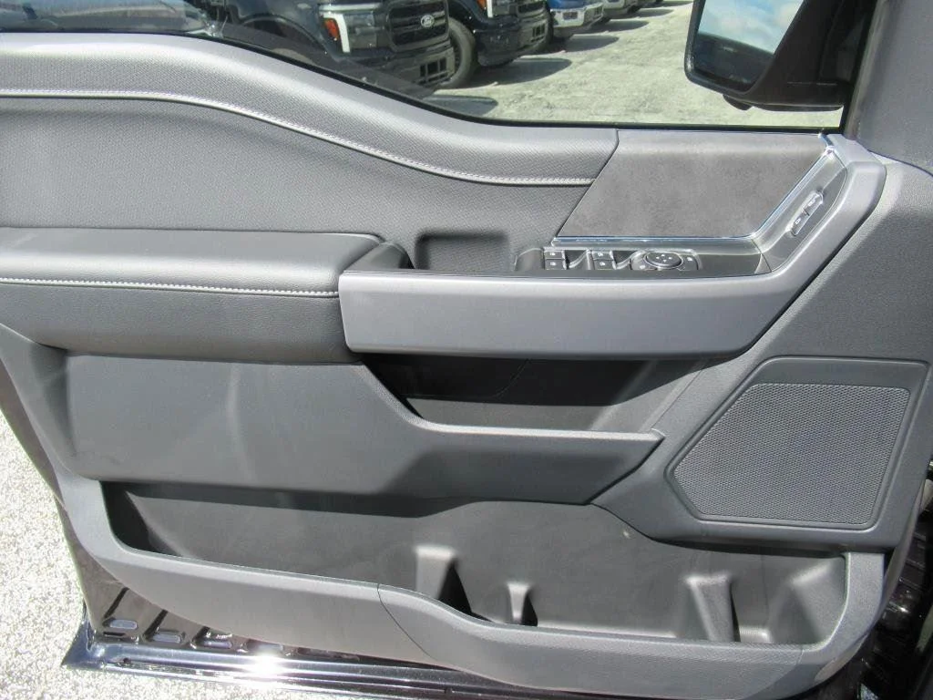 New 2025 Agate Black Metallic Ford XLT image 20