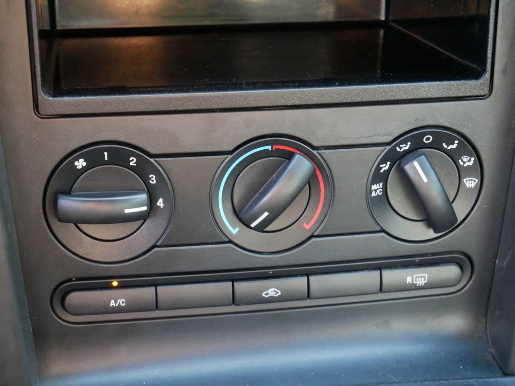 Used 2006  Ford V6 Premium image 23