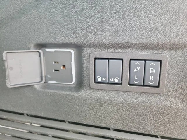 2025 Chevrolet Suburban Premier - Photo 12