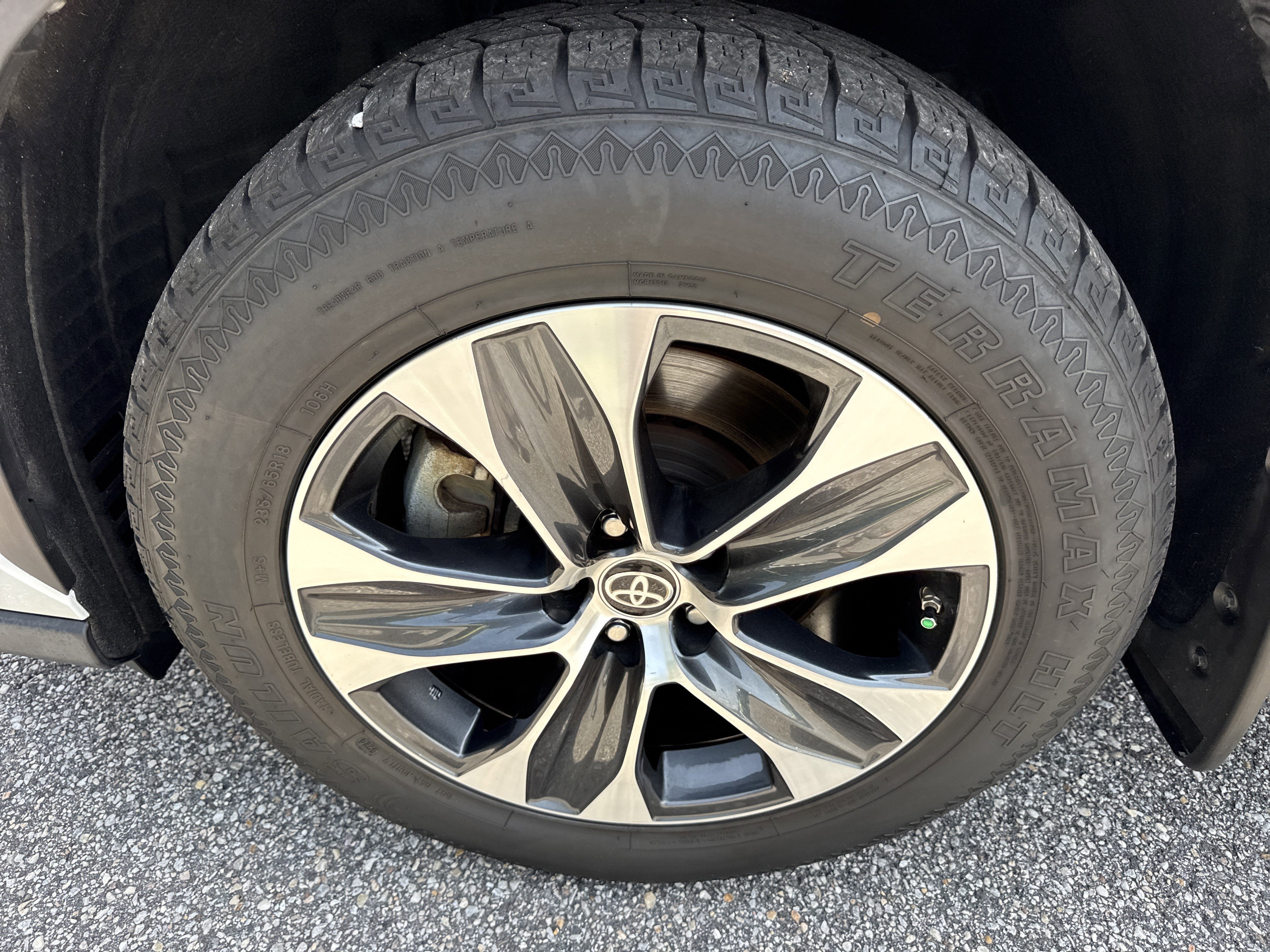 2023 Toyota Highlander XLE - Photo 10