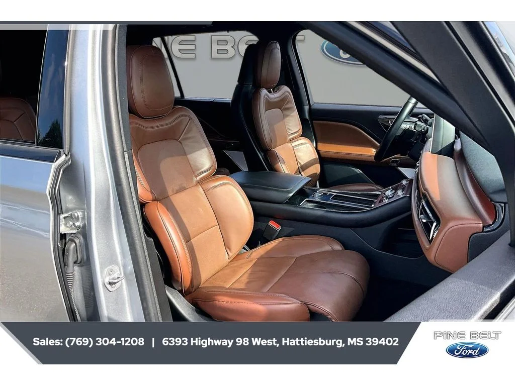 Used 2023 Silver Radiance Metallic Clearcoat Lincoln Reserve image 6