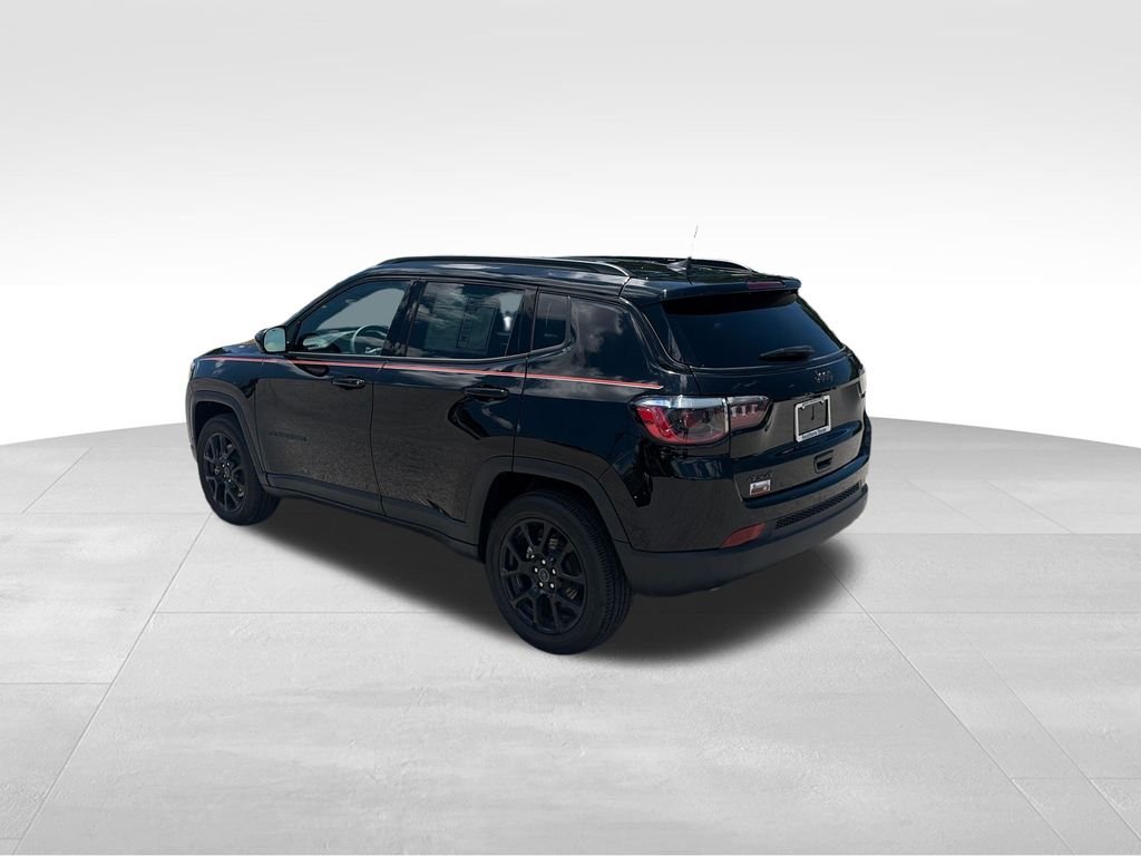 Used 2025 Black Jeep Latitude image 4