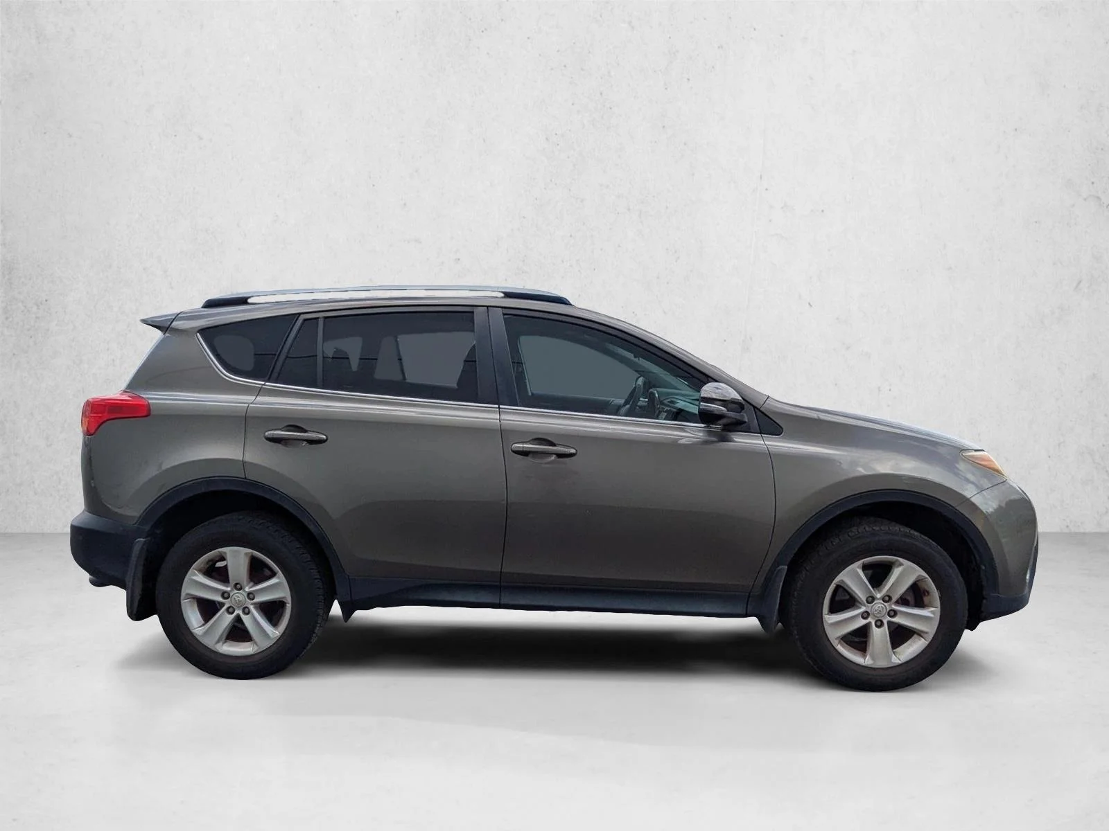Used 2014 Pyrite Mica Toyota XLE image 4