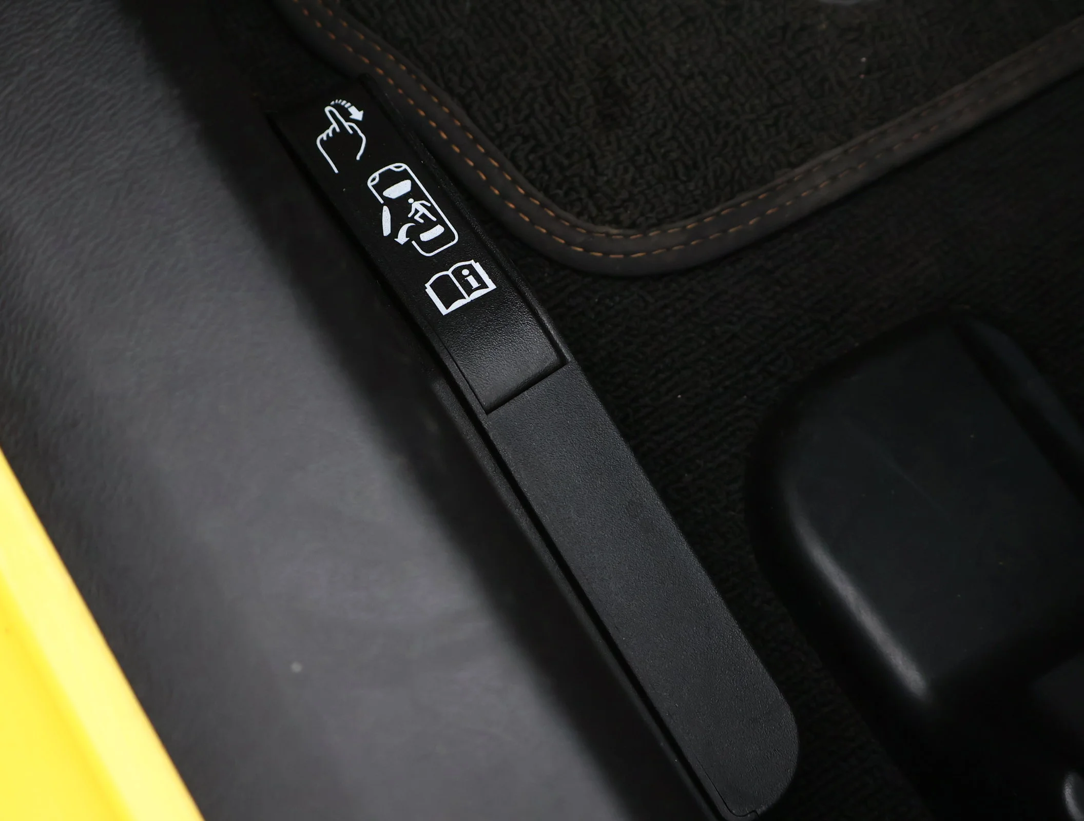 2019 Chevrolet Corvette 3LT - Photo 12