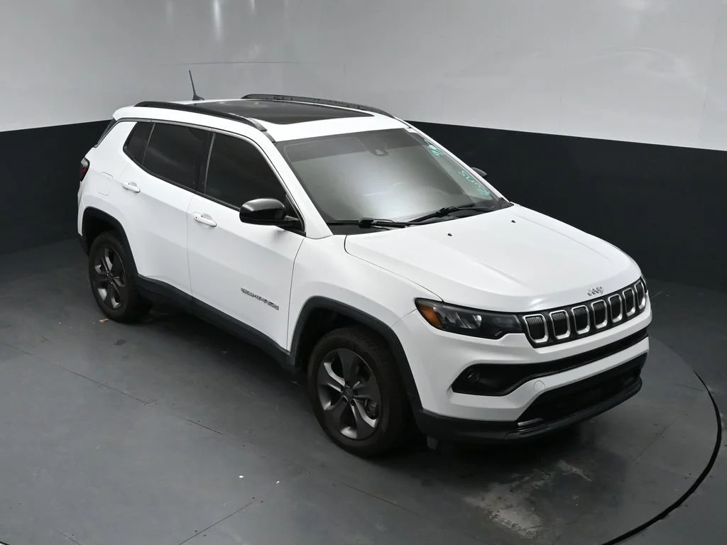 Certified Used 2022 White Jeep Latitude Lux image 14