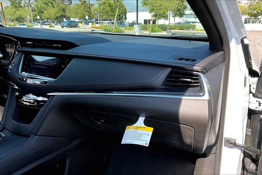 New 2026 Crystal White Tricoat Cadillac Premium Luxury image 32