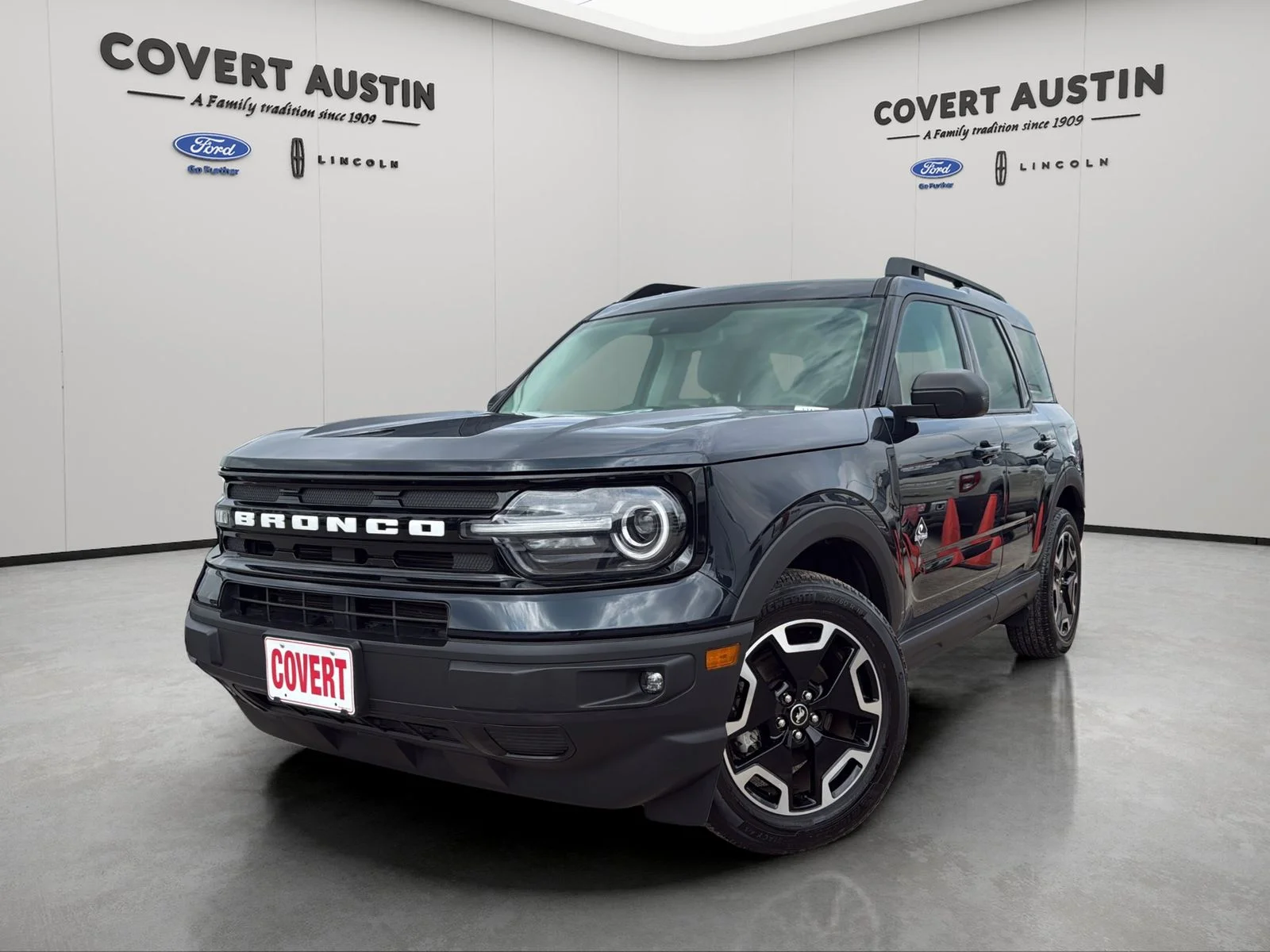 Used 2023 Blue Ford Outer Banks image 1