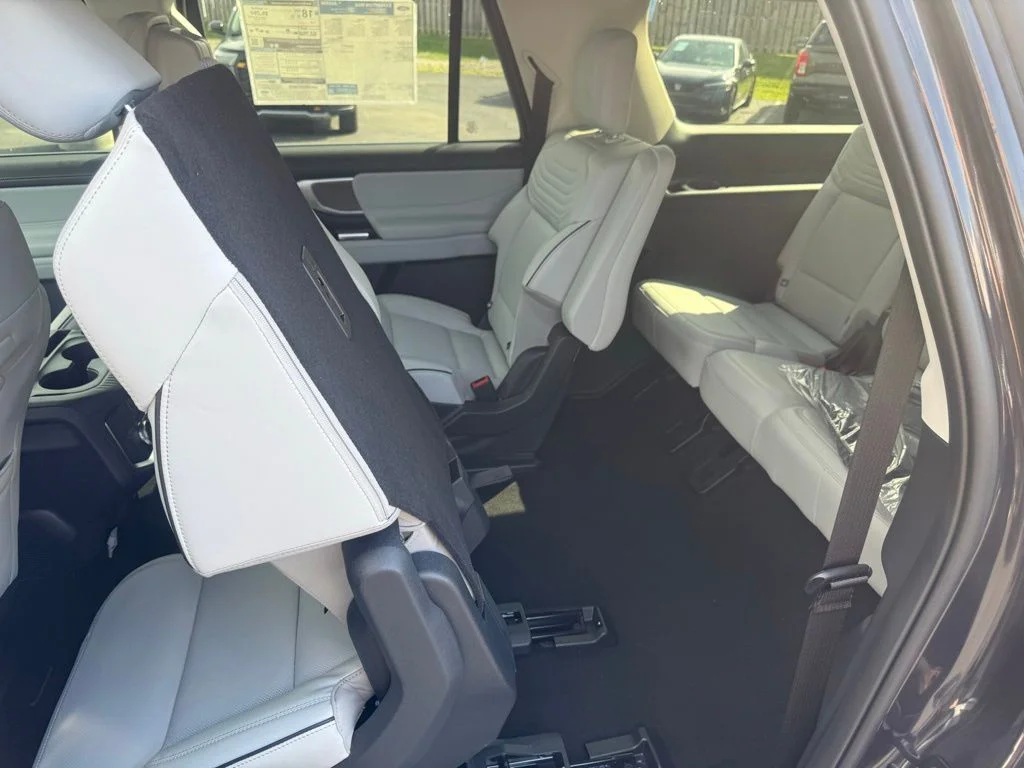 New 2026 Dark Matter Gray Metallic Ford MAX Platinum® image 39
