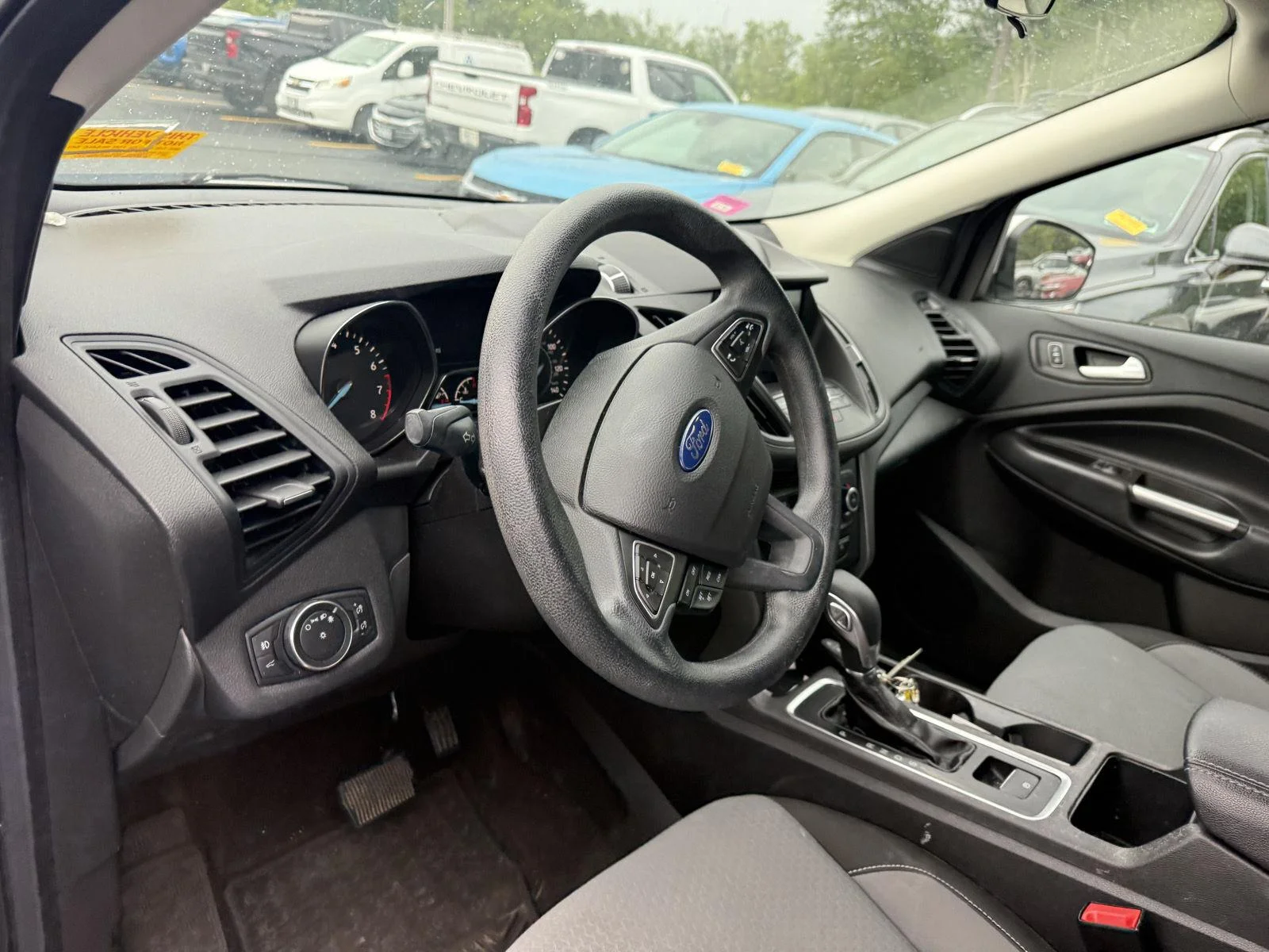 Used 2019 Wh Ford SE image 5